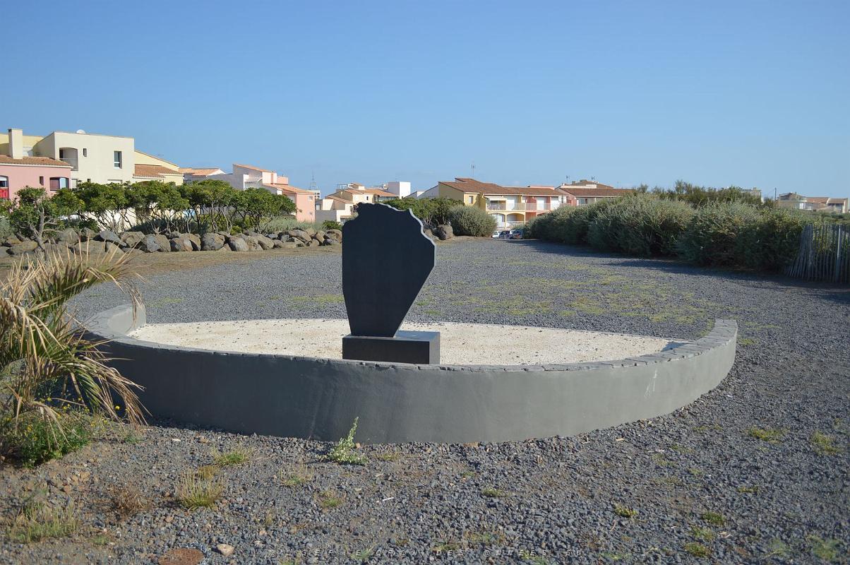 LA STELE DES P.N. AU CAP D AGDE AUX FALAISES DE LA CONQUE (9).JPG